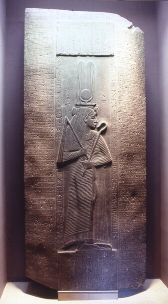 Саркофаг, принадлежавший жрице Амона в Карнаке Анхнеснеферибре II, сейчас в Британском музее