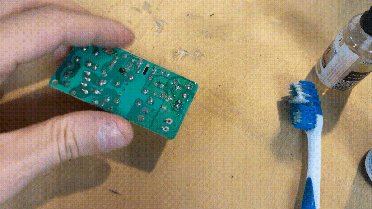 Очиститель для пены в действии.