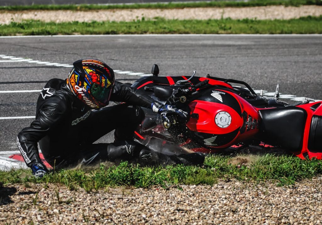 Падение на мотоцикле