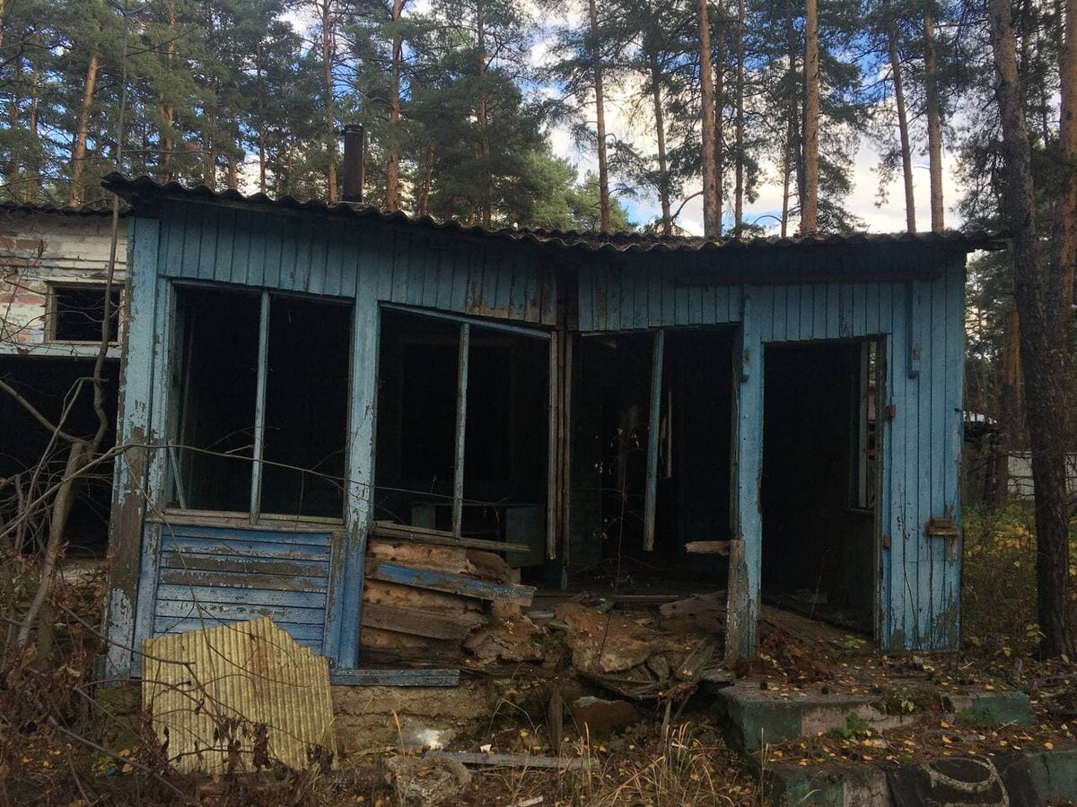 Вход в корпус персонала.
