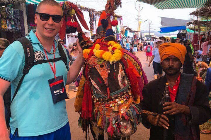 Взять быка за рога. Где то на рынке в северном Гоа