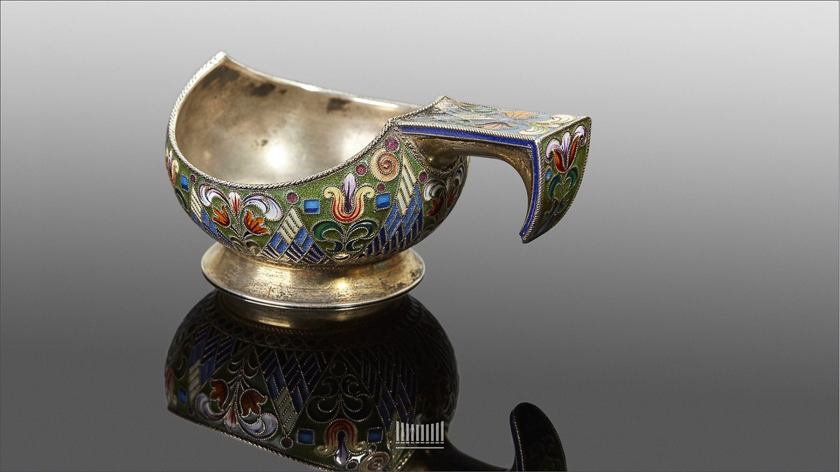 Ковш, серебро; золочение, эмаль выемчатая, 1874 г. Фирма П.А. Овчинникова © Музей «Собрание» Давида Якобашвили, Москва