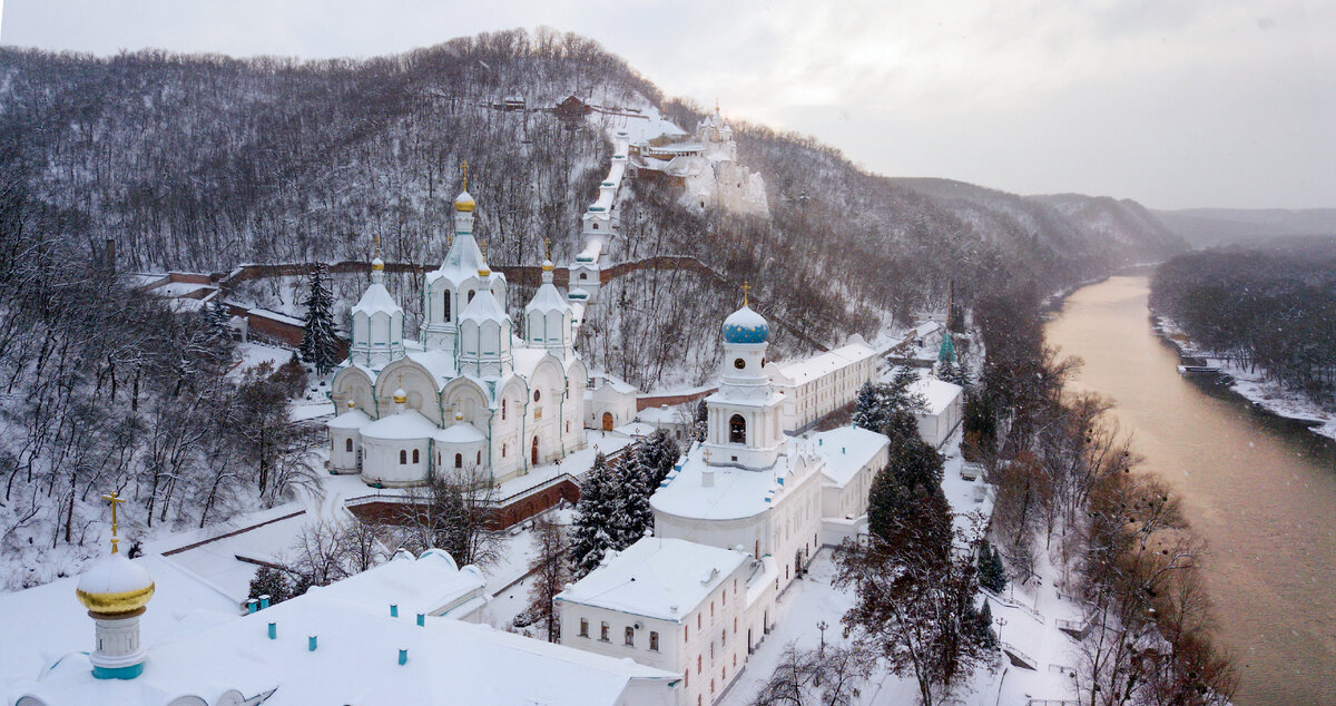 Святогорский Успенский монастырь зима