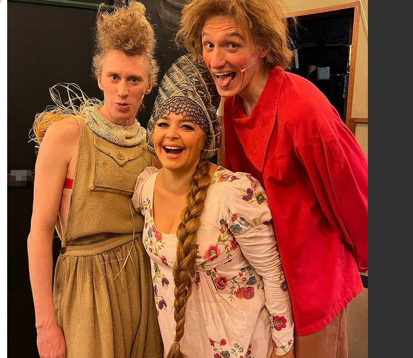 В театральной постановке сказки "Конёк-горбунок" у Ирины была роль царевны