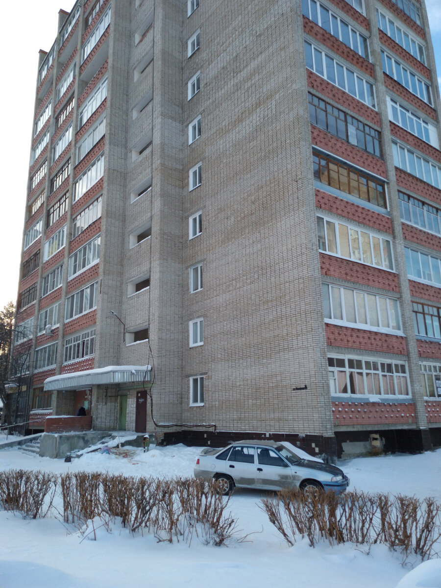 12 этажный дом.