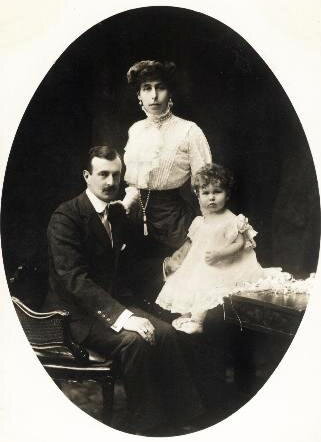 Великий князь Кирилл с супругой Викторией и дочерью Марией, 1909 год
