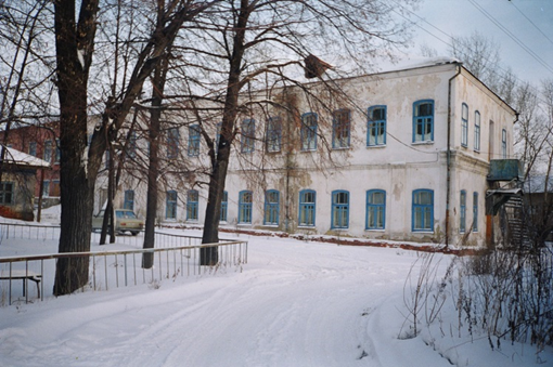 Здание родильного дома, было в 1876 году. Фото 2003 года
