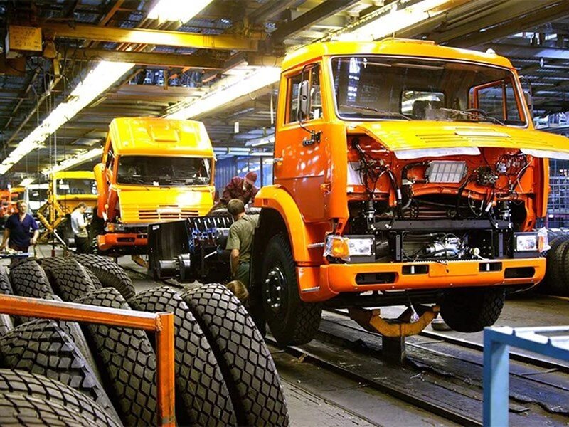 Правительство России разрабатывает ослабление требований техрегламента по выбросам автомобилей — чтобы помочь автозаводам преодолеть дефицит электронных комплектующих, обострившийся из-за ужесточений санкций против РФ