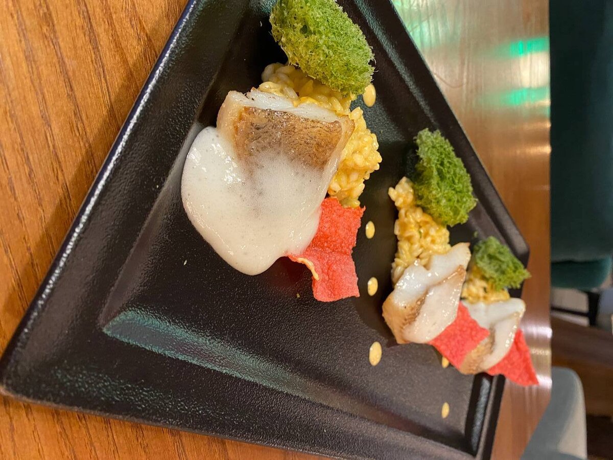 Да и фото хурмы нет:) Просто красивая подача в одном из ресторанов