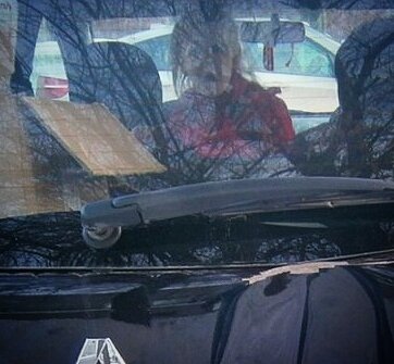 Это не изображение из интернета. Это реальное фото. Присмотритесь повнимательней: ничего не смущает? Согласитесь, довольно неприятное ощущение от фотографии, я бы даже сказала, пугающее. 