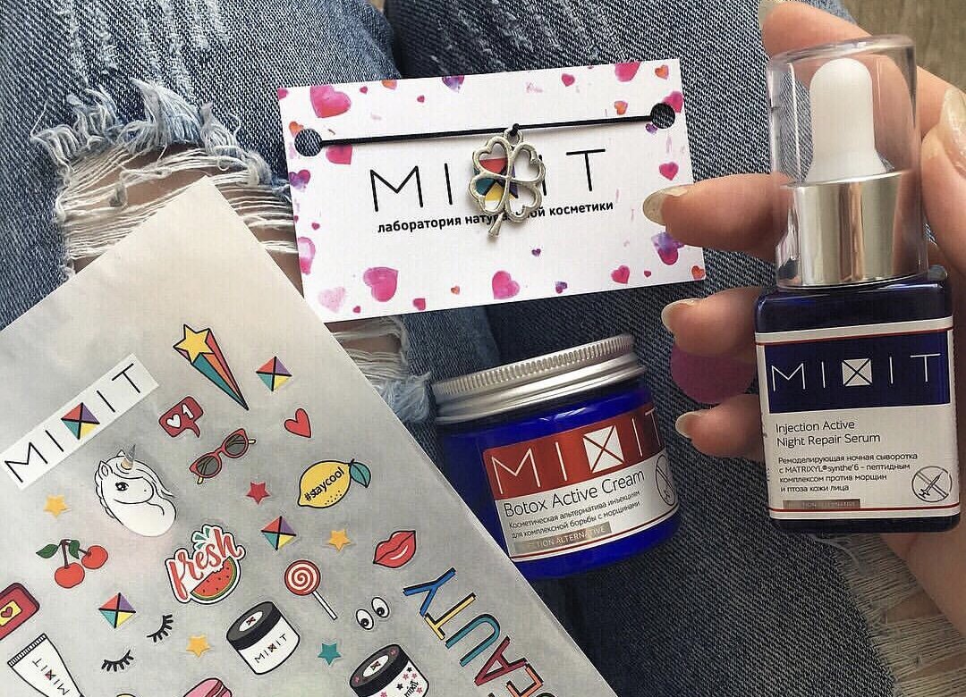 Присылали по бартеру на рекламу косметику Mixit.