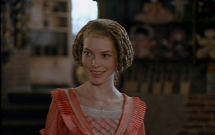 Это очаровательная, неунывающая  Мэри. Если думаете, что это Татьяна Арнтгольц, то ошибаетесь. Это Мила Колесникова. 