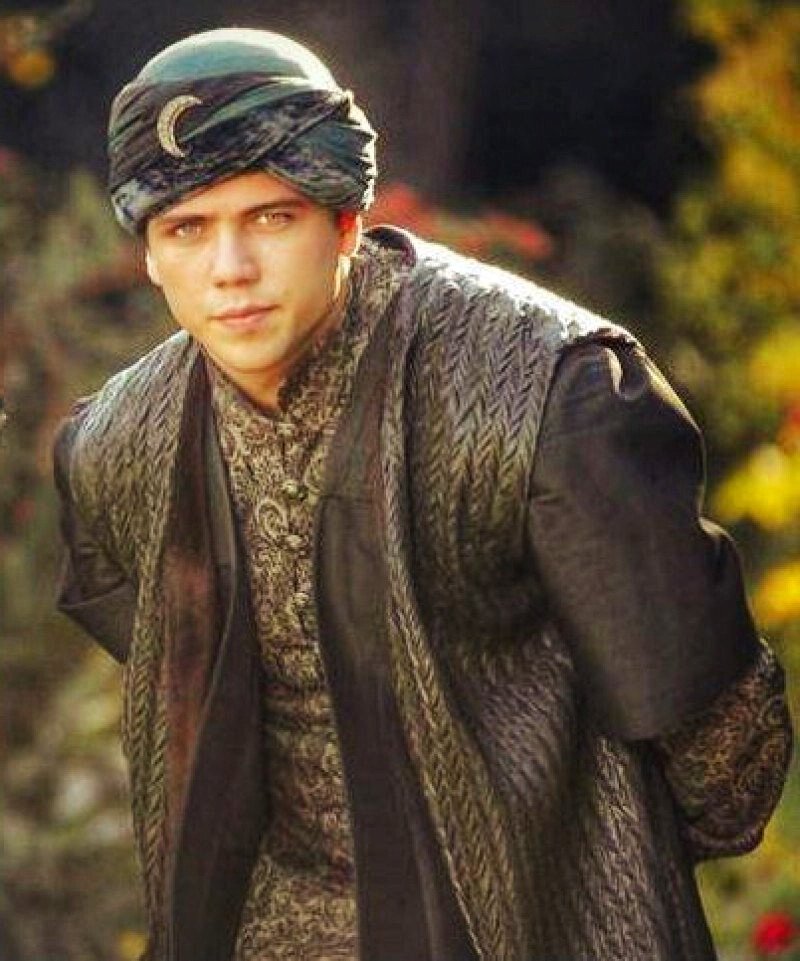 Шехзаде Джихангир в сериале "Великолепный век".