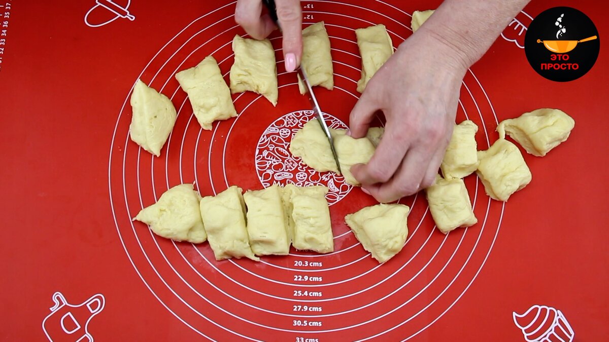 Фото можно листать влево