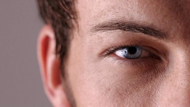 Не всегда по взгляду можно понять, врет человек или нет.