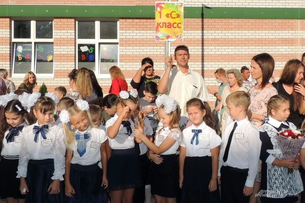 краснодар школа классы. школа 104 краснодар. школа 46 краснодар. прически для первоклашек на 1 сентября. школа 104 краснодар 1 класс.
