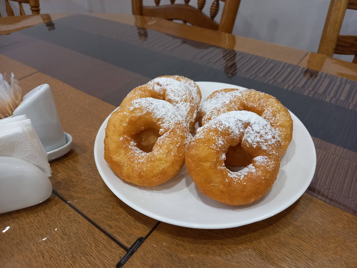 Что я думаю, глядя на пончики? Ой, ну они такие воздушные, сколько там один весит...