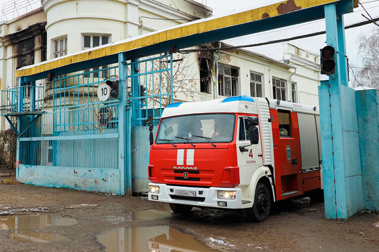 Пару лет назад по телефону экстренных служб пришло сообщение о небольшом пожаре в одном из дачных домиков недалеко от поселка Боровое Матюшино. Диспетчер отправил на место две пожарные машины, одна из которых встала буквально на выезде из своего гаража