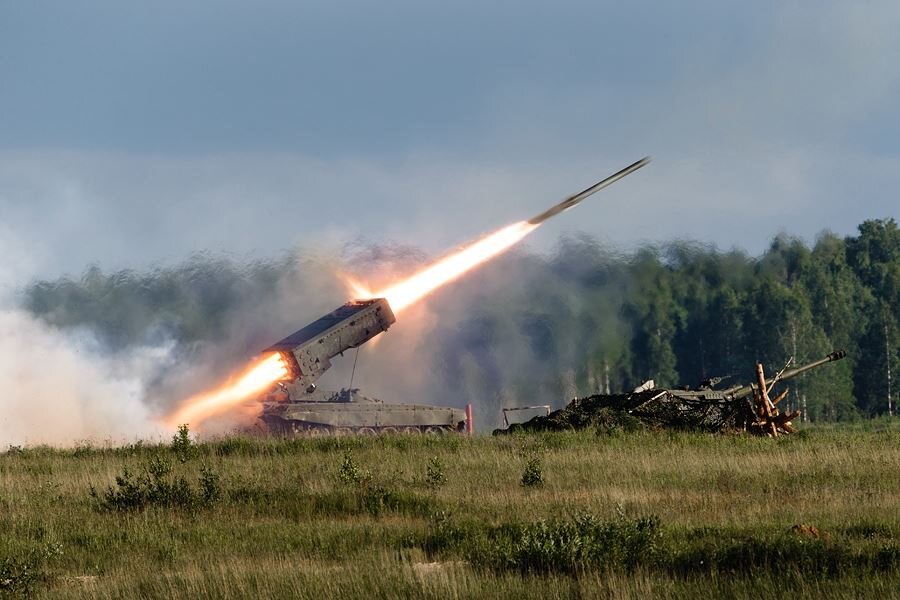 ТОС-1А «Солнцепек» ведет огонь, фото: Минобороны России