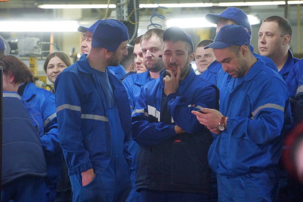 Как российские автозаводы поддерживают своих работников? Источник иллюстрации - Яндекс.Картинки