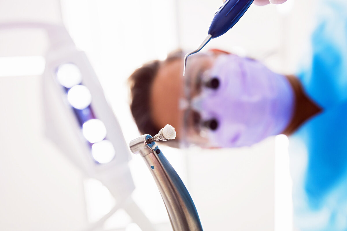     Обезболивающий укол у стоматолога: теперь вам нельзя садиться за руль