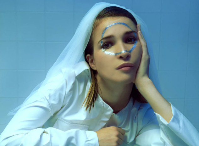 Часть постера веб-сериала "Марта"