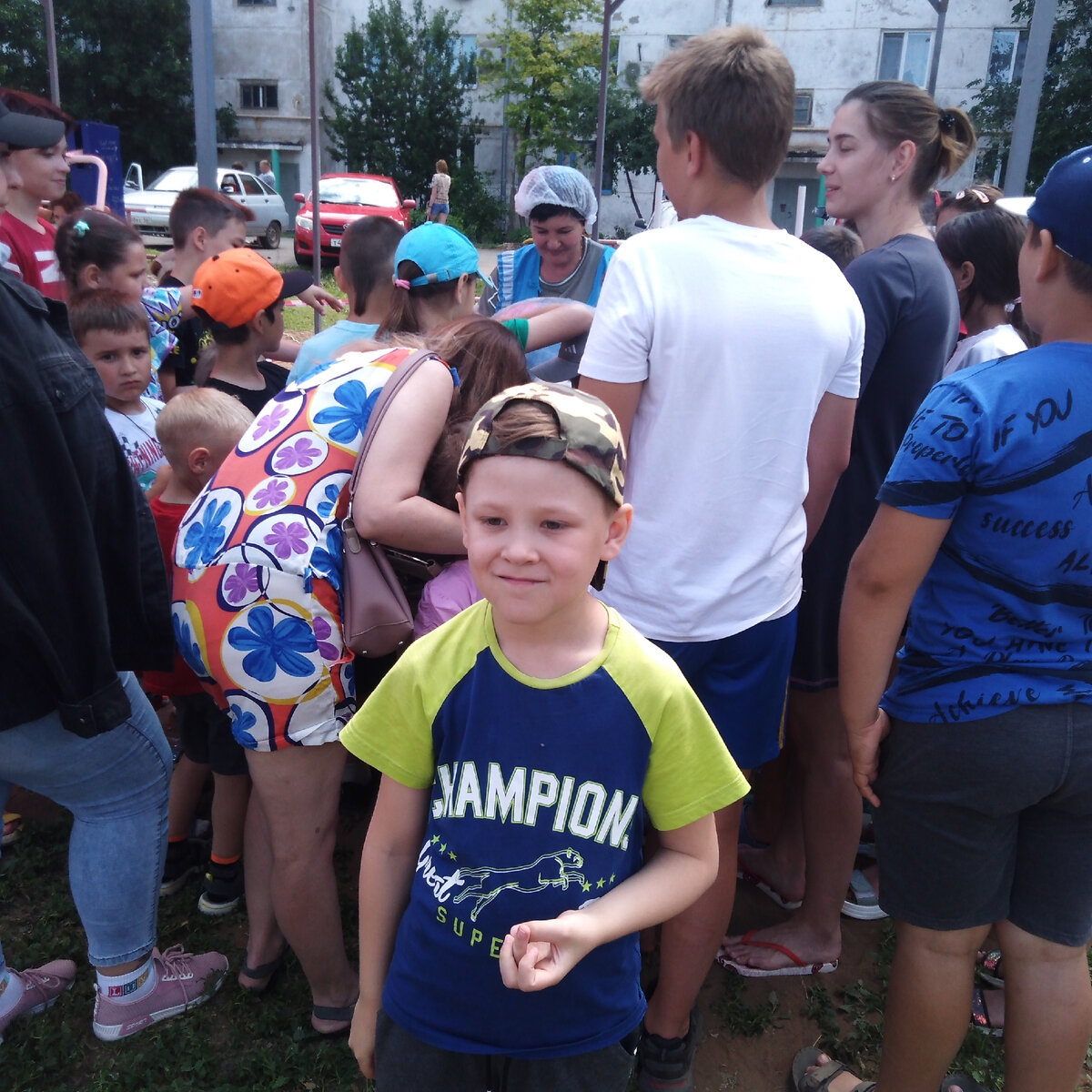 Очередь за ватой