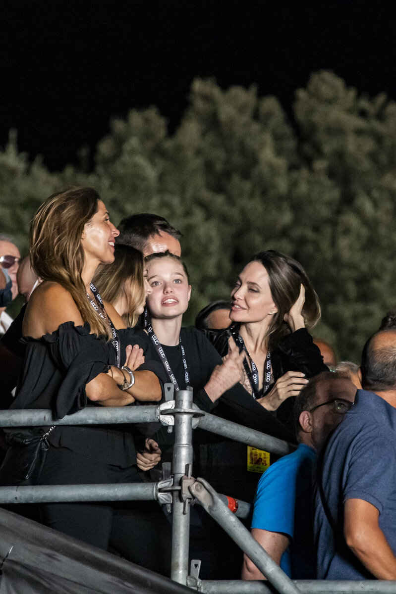    Шайло и Анджелина Джоли на концертеLegion-Media