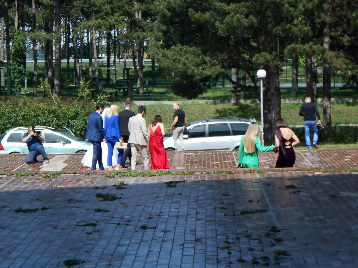 Фотосессия сербской свадьбы возле белградского музея авиации и воздухоплавания. Май 2019 года, фото автора.