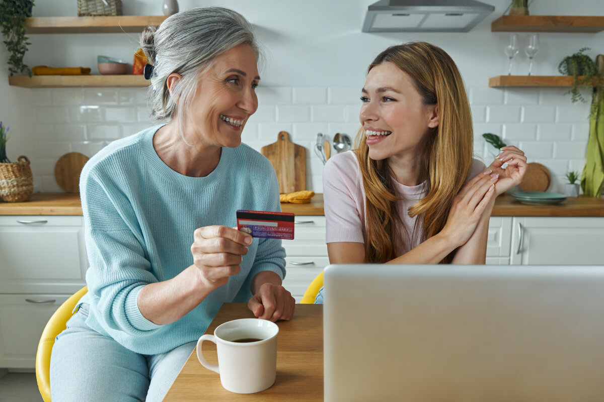    Они рады, потому что прочитали нашу статью и оформили карту рассрочки