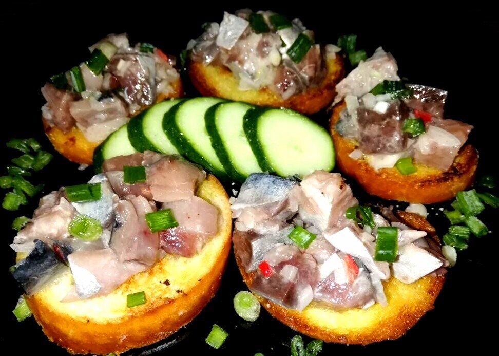 Яркая закуска, легкая, пикантная, быстрая в приготовлении. Удивит даже искушенных гостей.