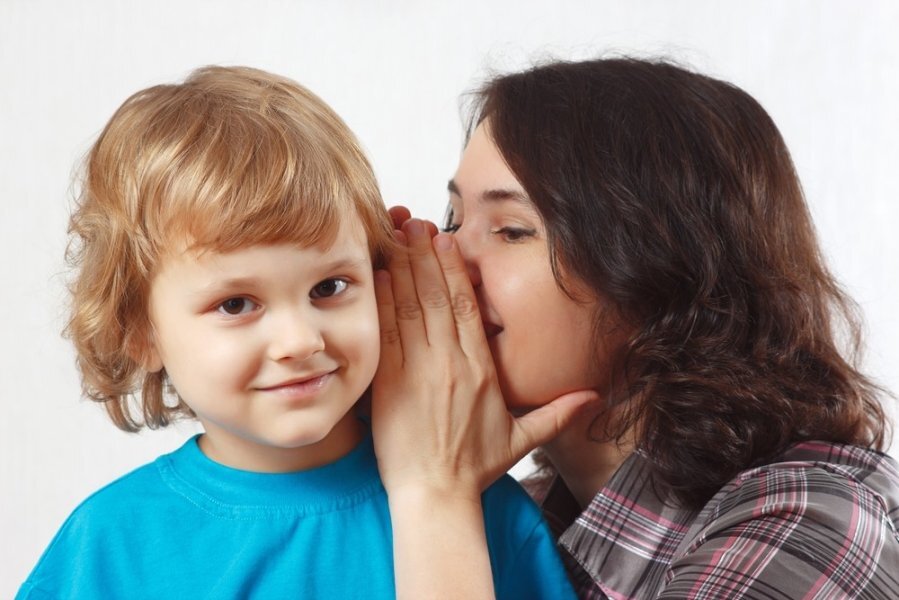 Есть ли способы проверки слуха грудного ребенка в домашних условиях?