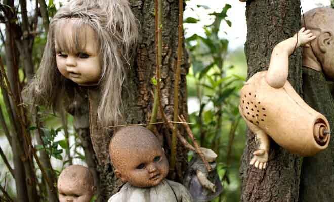 Одно из сотни кукол острова 