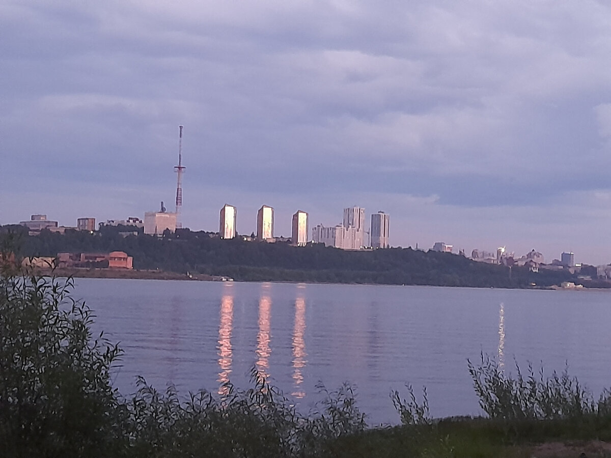 Вид с пляжа ЖК Курья парк / Новостройка. Пермь, Ленская 30