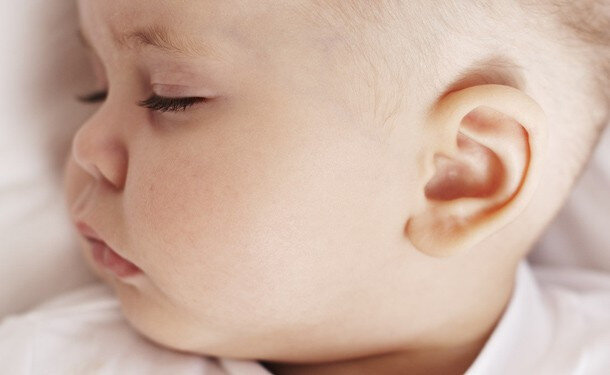 Почему болят уши у ребенка? - [Решение и лечение]
