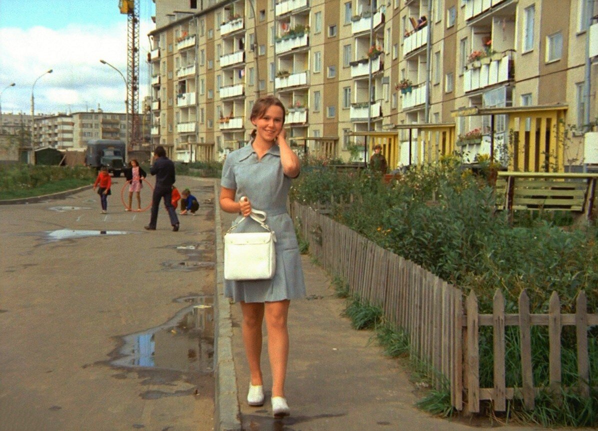 "Студентка, комсомолка, спортсменка и наконец она просто красавица!" Катя Снегирёва