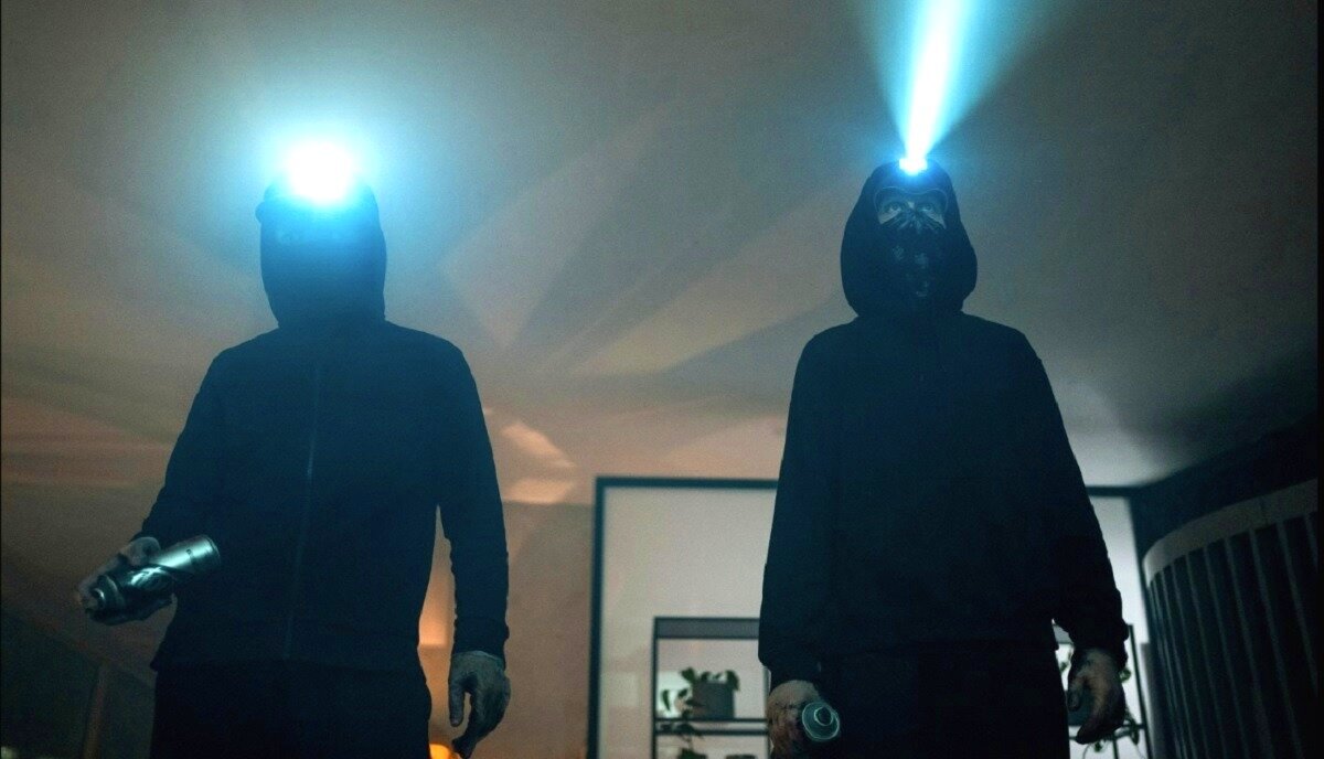 Хотите себе на обои в гостинной крутое граффити-сюрприз - что ж, тогда мы идем к вам... даже если и не хотите! 