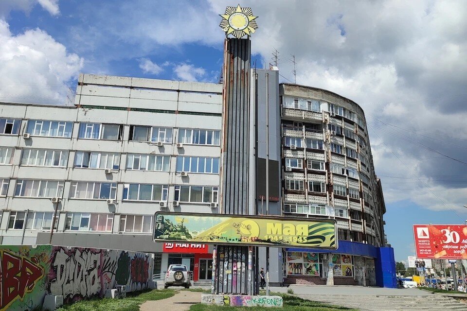     Стелу перенесут на окраину города, вместо нее строят новую на площади Калинина. Фото: Пресс-служба мэрии Новосибирска