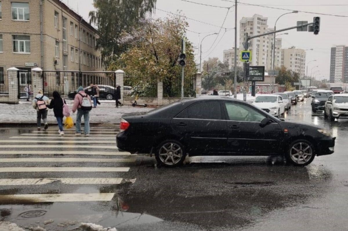    Водитель Toyota сбил девушку на пешеходном переходе в Екатеринбурге