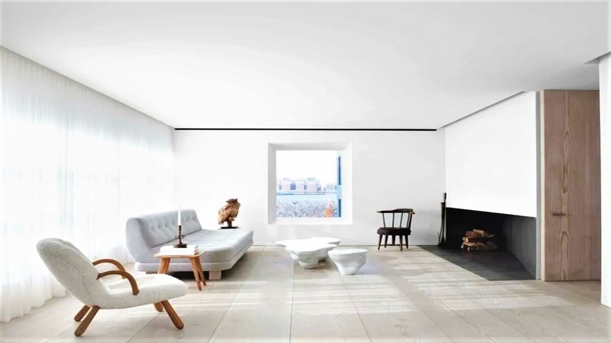 Потолок, на который нанесена побелка, выглядит очень чисто и красиво. Он всегда нам кажется высоким, светлым, визуально расширяет пространство и создает особый уют в любом помещении