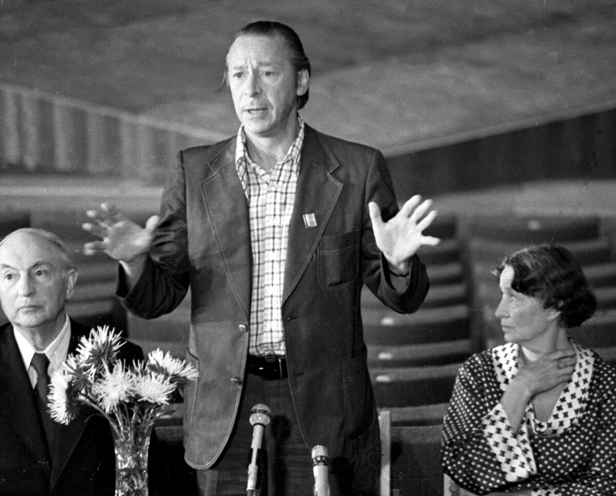    Народный артист СССР, главный режиссёр Московского художественного академического театра им. М. Горького Олег Николаевич Ефремов родился 1 октября 1927 года / РИА Новости / Рудольф Алфимов