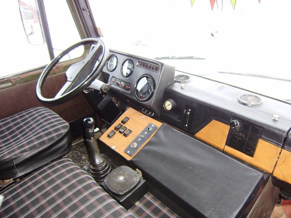 Кабина МАЗ-5337. Источник фото: drive2.ru