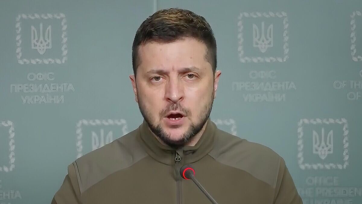   Президент Украины Владимир Зеленский во время телеобращения© AP Photo / Ukrainian Presidential Press Office