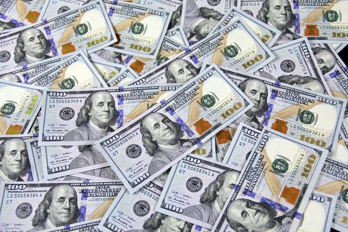 Курс на новые 100$ купюры значительно выше чем на старые или меньшего номинала