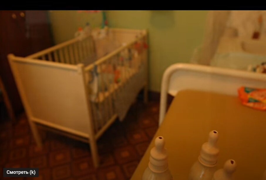 Вот такие дырки в бутылочках, из которых кормят сирот. Все оптимизировано, чтоб ребенок не отнял у персонала лишней минуты, ибо 2-3 няни на 20-30 детей не могут уделить внимания всем.