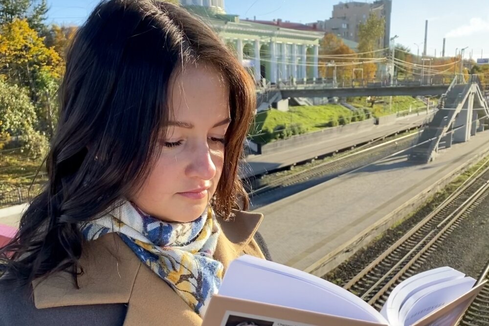    Читатели назвали книгу «Проводи меня до Забыть-реки» издательства «Флобериум» душеспасительной. Фото: АиФ на Мурмане/ Татьяна Юлусова