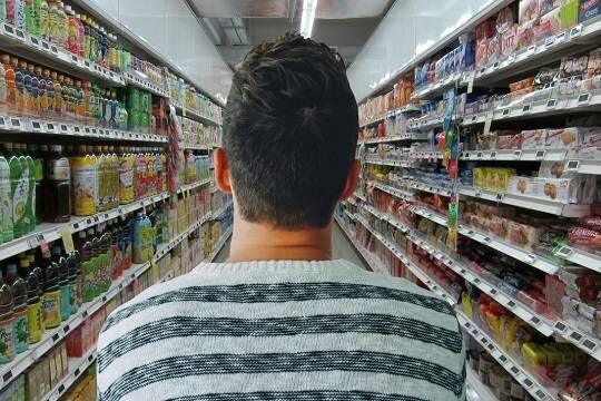    Поставщики продуктов попросили смягчить требования к сроку годности товаров