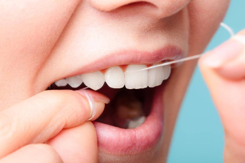 Опасность использования зубной нити: когда есть противопоказания