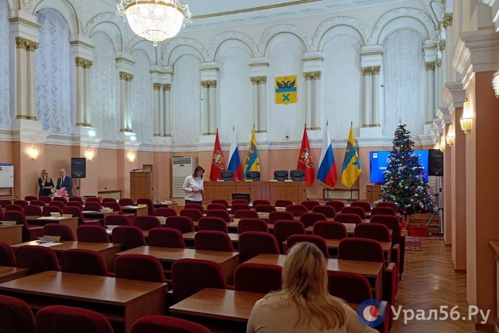    В Оренбурге председателя горсовета «увольняют» открытым голосованием. В Орске это хотят делать тайно