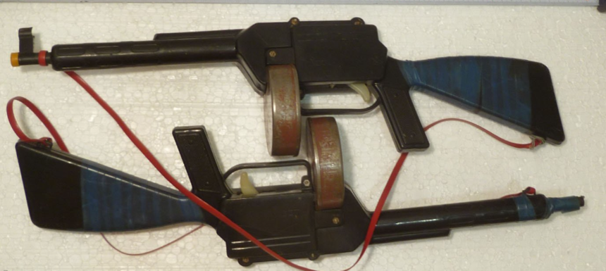 Игрушечный автомат ППШ, СССР, фото с сайта https://meshok.net/